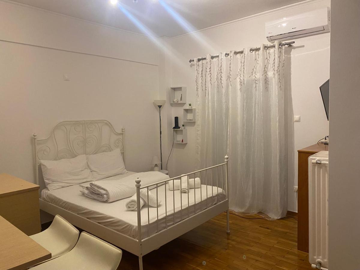Modern, Ideally Located Studio Apartment Atena Exterior foto