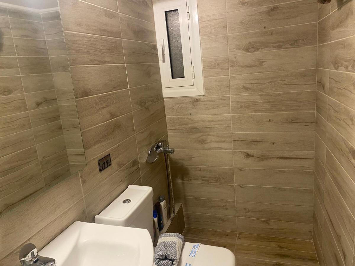 Modern, Ideally Located Studio Apartment Atena Exterior foto
